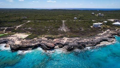 /international/bs/coast-tip-with-sandy-cove-san-salvador-san-salvador-310107246413/