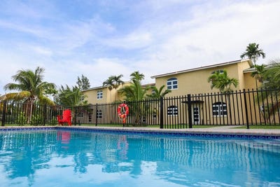 /international/bs/13-14-midshipman-road-unit-exuma-grand-bahama-freeport-grand-bahama-freeport-310106541654/