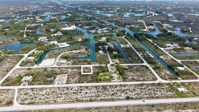 /international/bs/lot-20-block-16-derby-unit-3-grand-bahama-freeport-grand-bahama-freeport-310108993232/