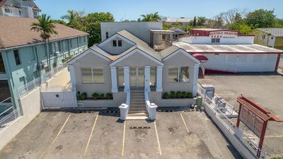 /international/bs/83-east-bay-st-new-providence-paradise-island-310098947323/?lang=en