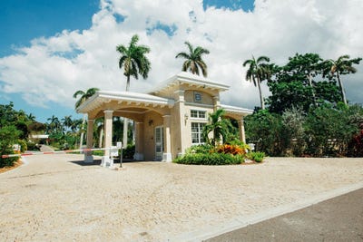 /international/bs/balmoral-corporate-center-unit-c-new-providence-paradise-island-310101225075/?lang=en