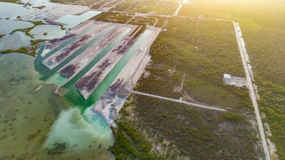 /international/bz/ambergris-caye-belize-canal-front-property-ambergris-caye-belize-district-ambergris-caye-belize-city-310107597801/