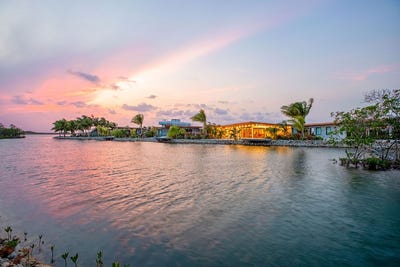 /international/bz/gjqp-m9r-placencia-placencia-stann-creek-district-placencia-stann-creek-district-310108648337/