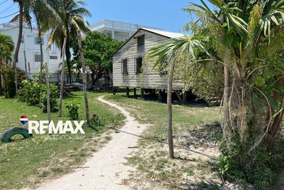 /international/bz/avenida-pueblo-nuevo-caye-caulker-village-caye-caulker-belize-district-caye-caulker-belize-district-310106199692/