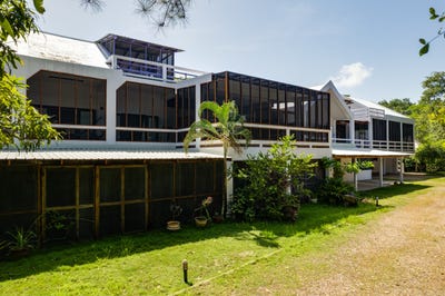 /international/bz/100-embarcadero-road-maya-beach-placencia-stann-creek-district-120092387539/?lang=en