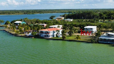 /international/bz/-belize-home-on-the-corozal-four-mile-lagoon-belize-home-on-the-corozal-four-mile-lagoon-corozal-corozal-district-310104834677/