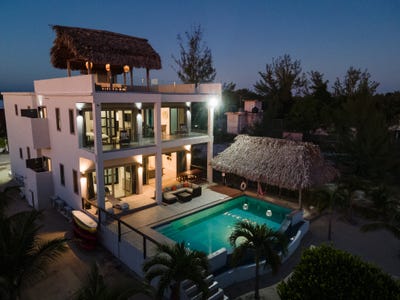 /international/bz/main-road-plantation-area-placencia-stann-creek-district-120092379615/?lang=en