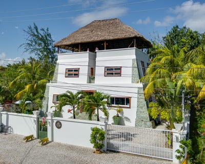 /international/bz/main-road-placencia-stann-creek-district-120092380898/?lang=en