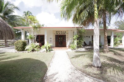 /international/bz/bayshore-dr-corozal-corozal-district-310106395031/