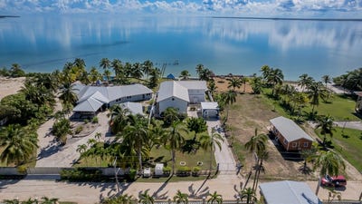 /international/bz/mermaids-lookout-431-bayshore-drive-ranchito-corozal-district-310108531064/