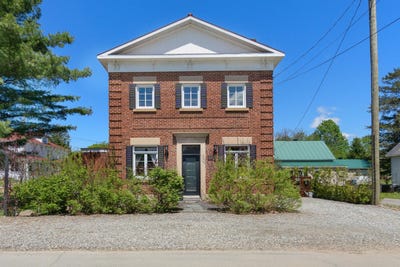 /international/ca/596-rue-main-bury-quebec-310108370405/