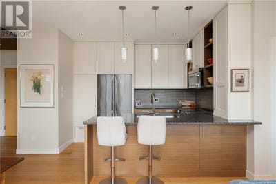 /international/ca/1969-oak-bay-avenue-victoria-british-columbia-310100598599/