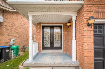 /international/ca/7401-village-walk-mississauga-ontario-310100886226/