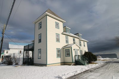 /international/ca/426-route-132-chandler-quebec-310105718953/