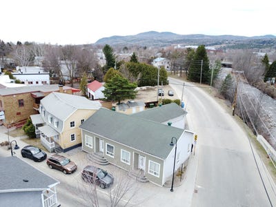 /international/ca/95-97-rue-st-jean-baptiste-baie-saint-paul-quebec-310108756852/