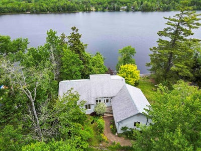 /international/ca/150-tucker-lake-road-beaver-bank-nova-scotia-310100536002/