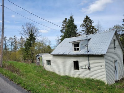 /international/ca/159-rue-morin-causapscal-quebec-310108618614/