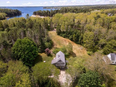/international/ca/36-latimer-lane-chester-basin-nova-scotia-310100536031/