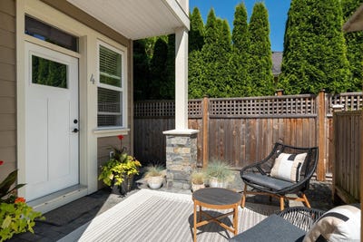/international/ca/2369-malaview-ave-sidney-british-columbia-310100670613/