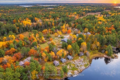 /international/ca/21-naiscoot-lake-road-the-archipelago-ontario-310120657385/