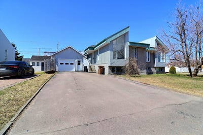 /international/ca/1434-rue-de-l-estacade-chicoutimi-quebec-310108940182/