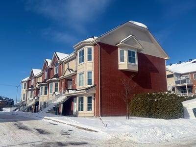 /international/ca/9350-rue-riverin-brossard-quebec-310106407499/