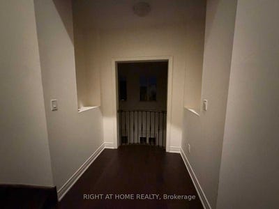 /international/ca/9-9-strawcutter-gate-vaughan-ontario-310107523272/