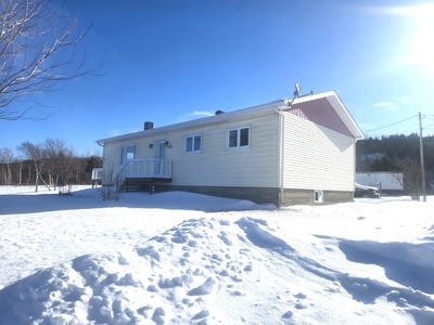 /international/ca/216-route-132-o-grosses-roches-quebec-310105758505/
