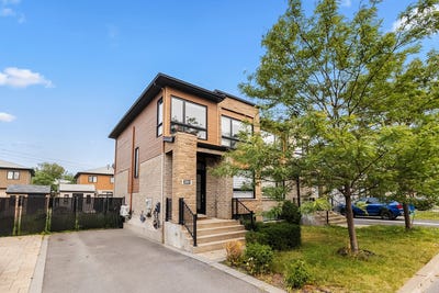/international/ca/3901-rue-emiliana-brosseau-saint-hubert-qc-j3y0m9-ca-saint-hubert-quebec-310101412744/?lang=en