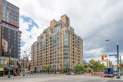 /international/ca/438-richmond-st-w-toronto-ontario-310100931855/
