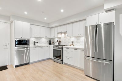 /international/ca/1519-crown-street-305-north-vancouver-british-columbia-310120034095/