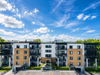 /international/ca/323-rue-st-jean-baptiste-e-rimouski-quebec-310109201479/