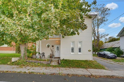 /international/ca/92-94-rue-centre-shawville-quebec-310120594459/