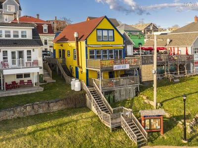 /international/ca/100-montague-street-lunenburg-nova-scotia-310108592376/