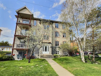 /international/ca/428-rue-anne-desiree-godin-mont-tremblant-quebec-310107740372/