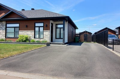 /international/ca/1998-rue-du-syrah-chicoutimi-qc-g7h0m8-ca-chicoutimi-quebec-310100438620/