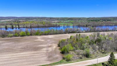 /international/ca/35-37-mtee-des-erables-l-ile-du-grand-calumet-quebec-310103800927/