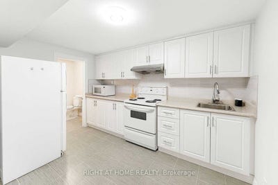 /international/ca/lower-165-maple-avenue-richmond-hill-ontario-310100229714/