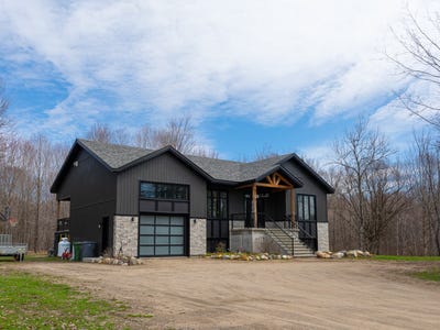 /international/ca/231-rue-des-chanterelles-mont-laurier-quebec-310108037496/