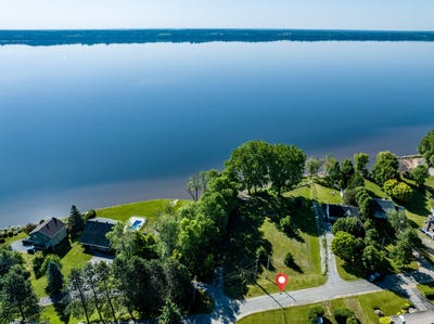/international/ca/2e-rue-batiscan-qc-g0x1a0-ca-batiscan-quebec-310100294102/