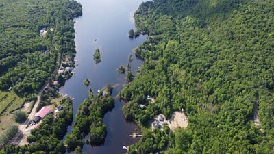 /international/ca/ch-du-lac-de-la-sucrerie-amherst-quebec-310099846920/?lang=zh-tw