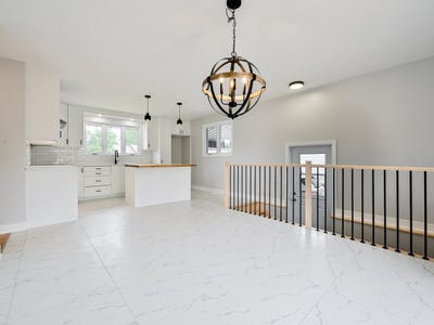 /international/ca/780-rue-bernard-pilon-mcmasterville-quebec-310108921339/