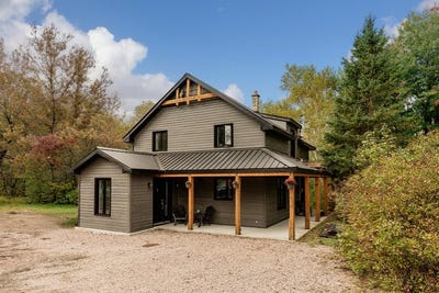 /international/ca/697-rue-la-barre-hebertville-quebec-310119998451/