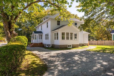 /international/ca/19-cumberland-street-yarmouth-nova-scotia-310107559411/