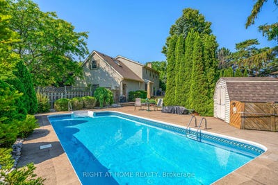 /international/ca/9-navy-hall-circle-niagara-on-the-lake-ontario-310100668281/