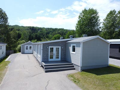 /international/ca/9-rue-bouchard-saint-urbain-quebec-310108809208/