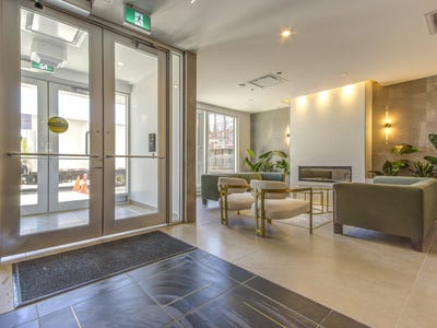 /international/ca/3671-av-jean-beraud-chomedey-qc-h7t0n5-ca-chomedey-quebec-310099947781/