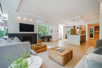 /international/ca/403-beach-crescent-vancouver-british-columbia-310098469505/