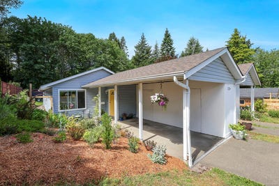 /international/ca/175-willemar-ave-b-courtenay-british-columbia-310108562537/