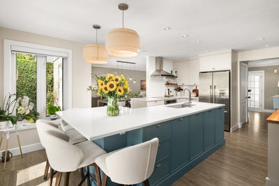/international/ca/20-rue-de-cherbourg-kirkland-quebec-310109894059/